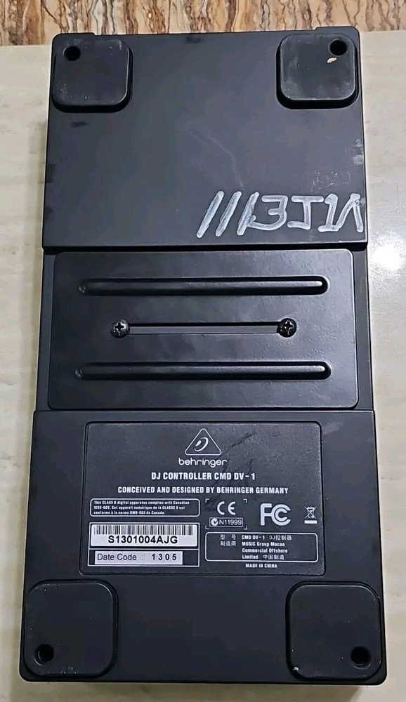 Behringer CMD-DV1 DJ Controller