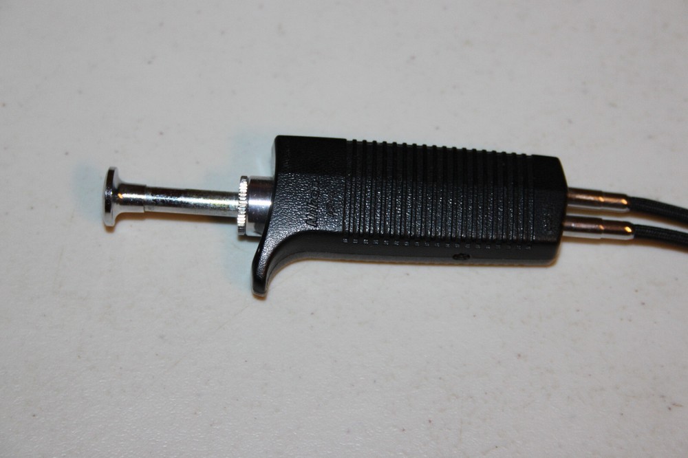 Nikon AR-4 Double Cable Shutter Release,Use Camera Body & Bellows Together.