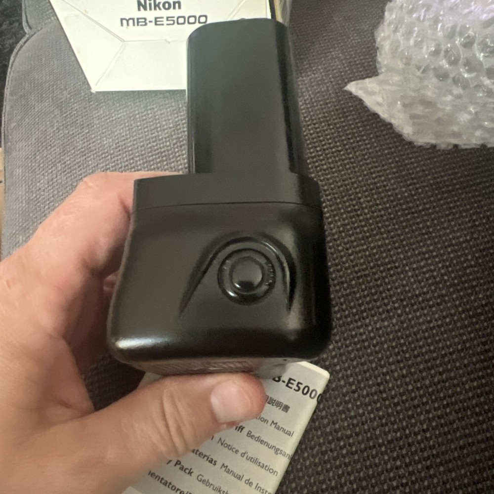 Nikon MB-E5000 Grip for Coolpix 5000