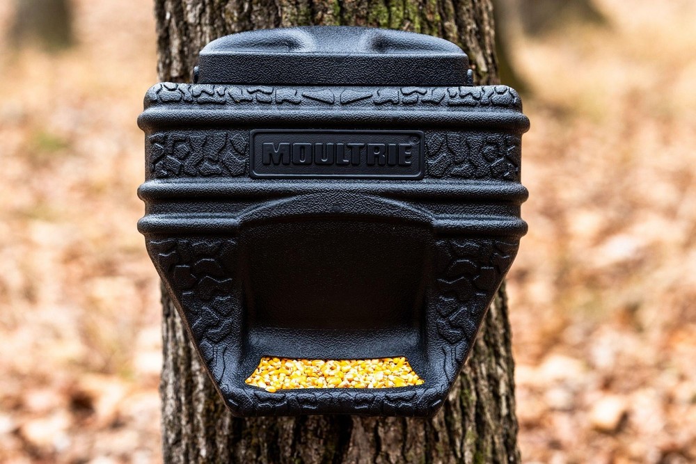 40lb. Feed Bin. - Easy Fill Gravity Feeder - 6 Gallon Capacity