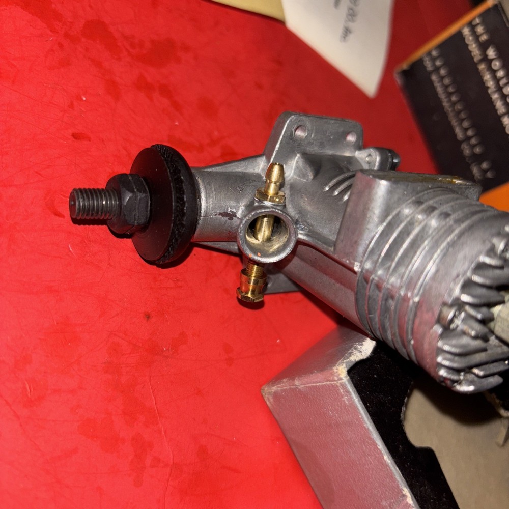 FOX 29 C/L ENGINE COMPLETE WITH STUFFER BACKPLATE # 114 IN BOX