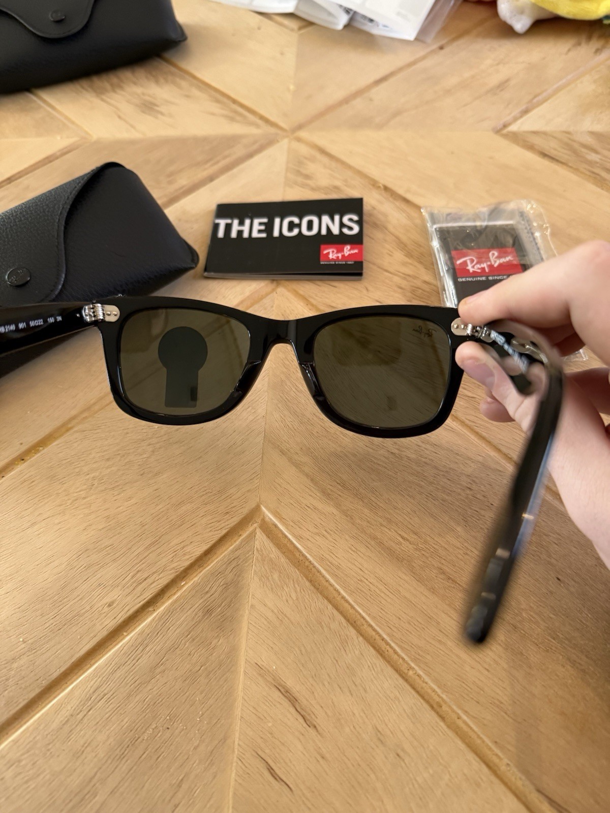 Ray-Ban Sunglasses Wayfarers Classic Black Frame Dark Green Lens 50mm