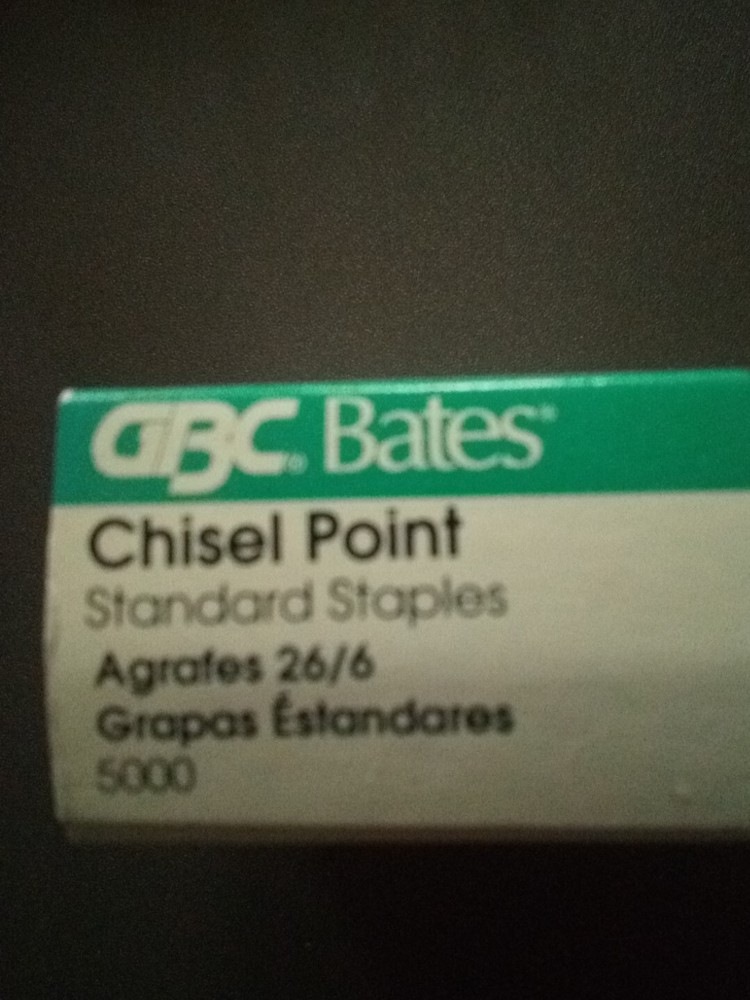 GBC Bates Chisel Point Standard Staples