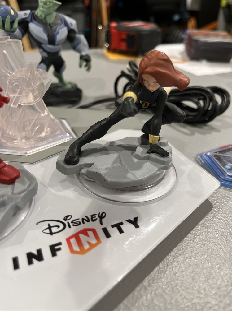 Disney Infinity 2.0 Marvel lot, Five figures, two discs, One Pad