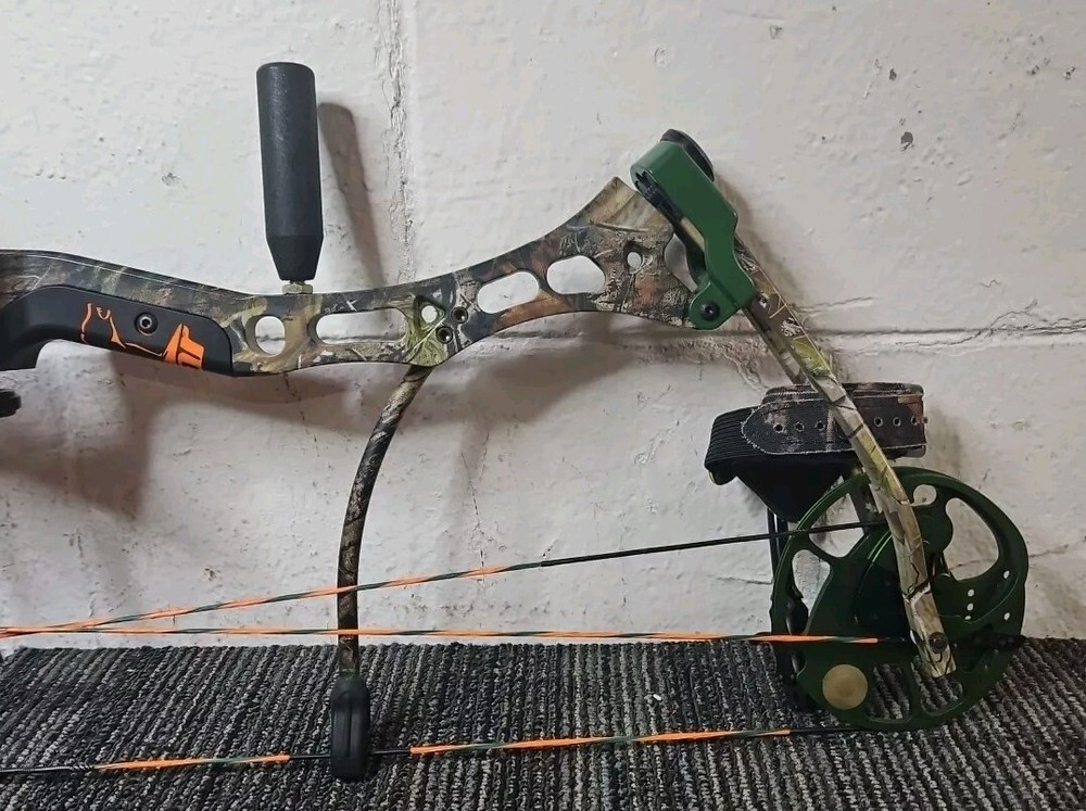 Bear Archery - Game Over - Compound Bow with Hard Case