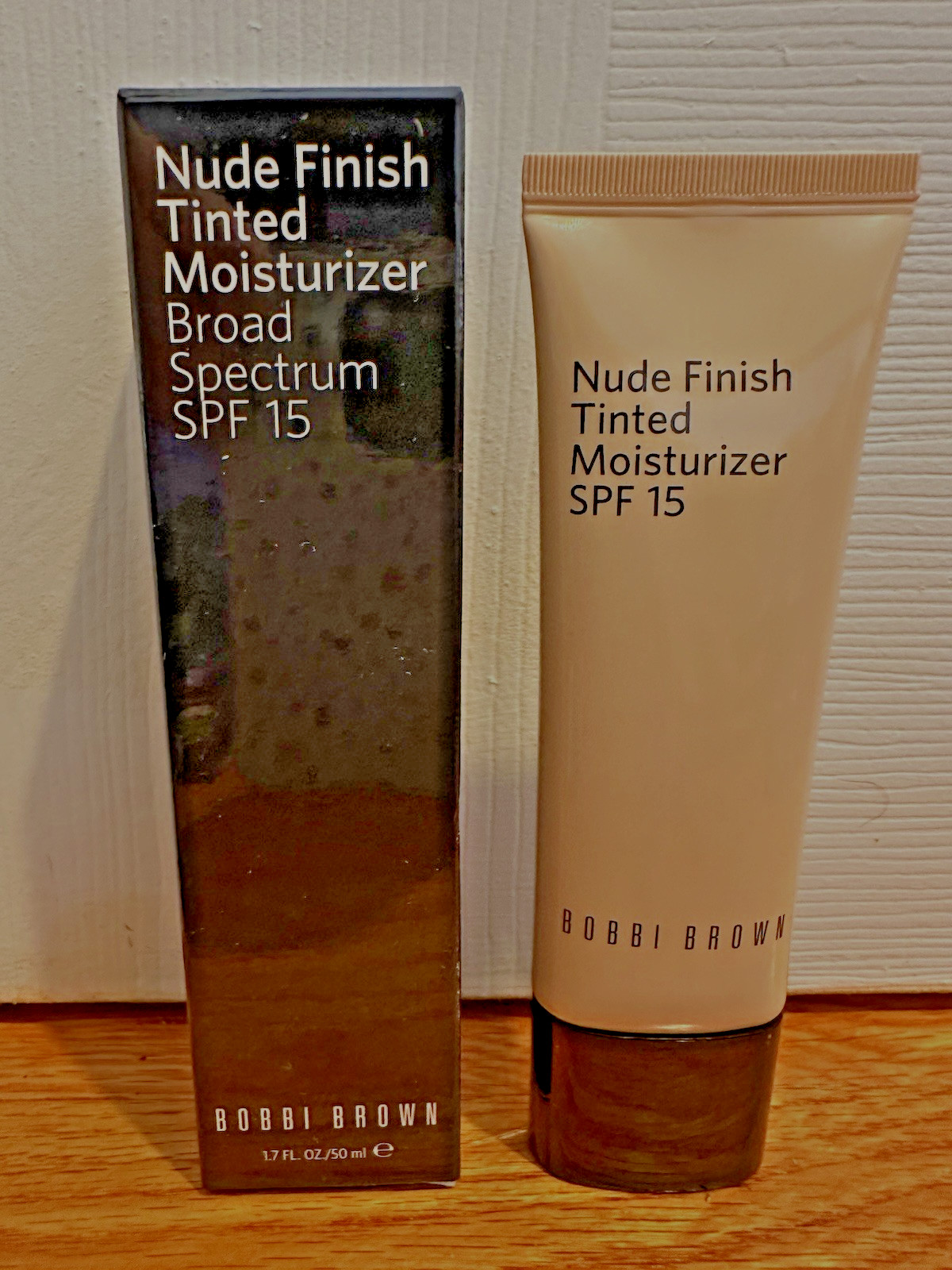 BOBBI BROWN NUDE FINISH TINTED MOISTURIZER SPF 15 MAKEUP 1.7 OZ / 50 ML RARE NIB