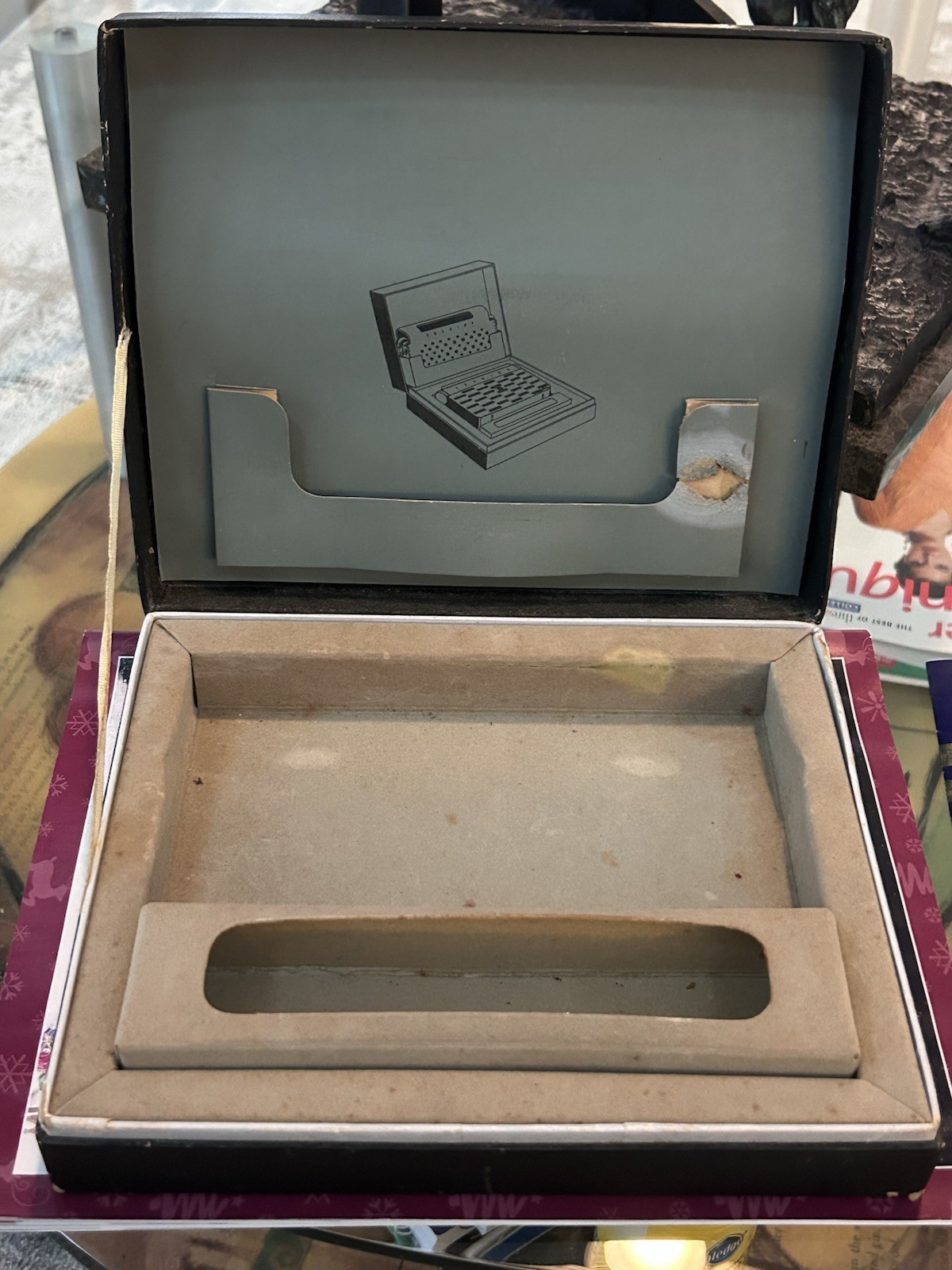 Vintage Toshiba 8TM-294 transistor radio box with accessories