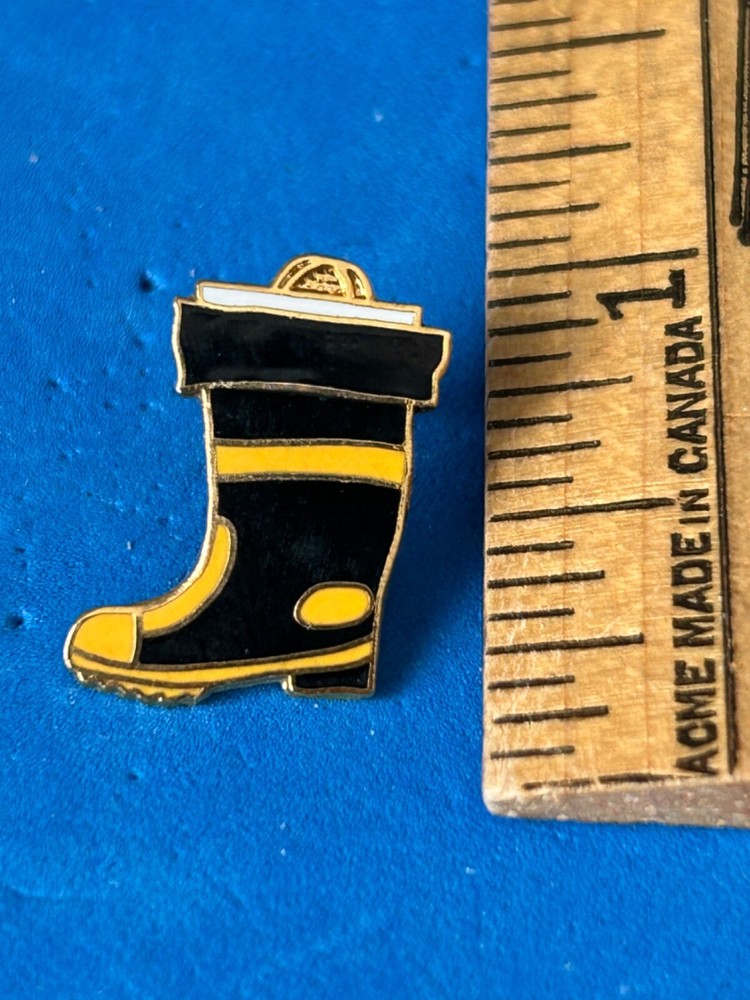 Firefighter Firemen Boot Lapel Pin