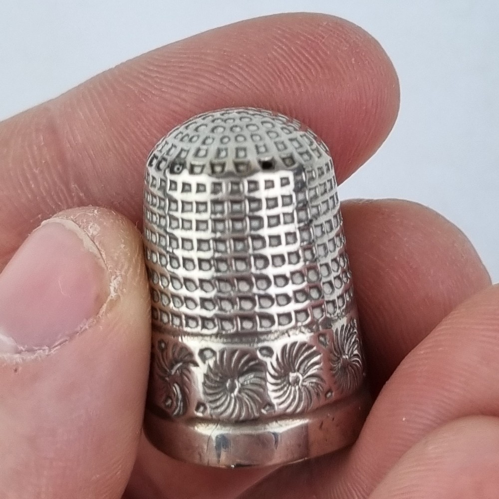Antique Solid Silver Thimble Chester 1894 John Thompson & Sons