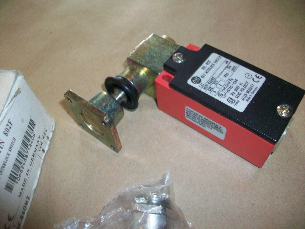 Allen Bradley Key Interlock Switch 802F-R60M2 NEW IN BOX