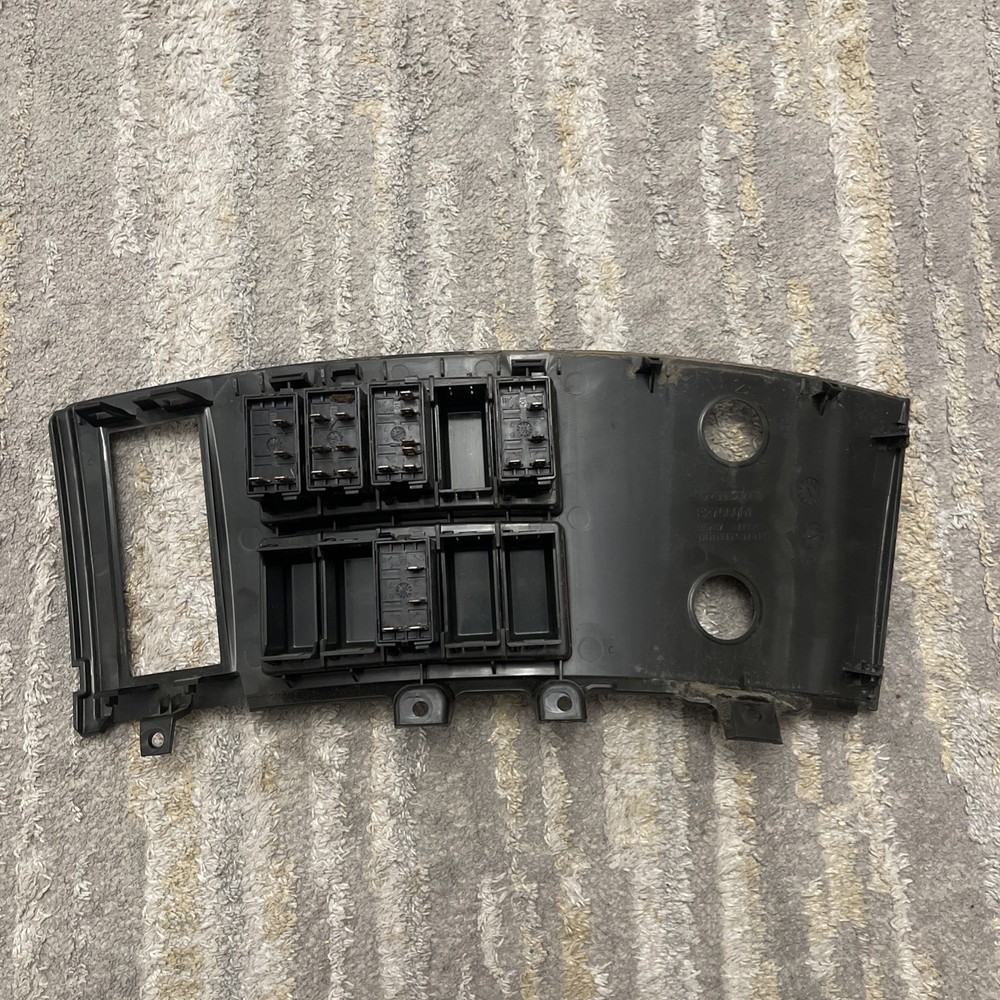 Volvo VNL 82756001 Dashboard Switch Panel