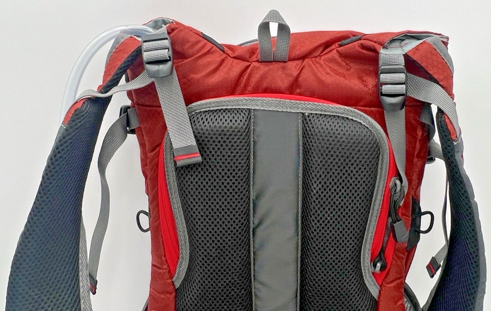 TOPI RIO HYDRATION PACK BACKPACK HIKING, CAMPING, ETC WITH BLADDER