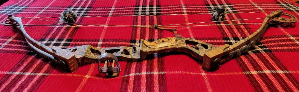 Fred Bear Code Compound Bow + Arrows and Case + QUICK shot Minty