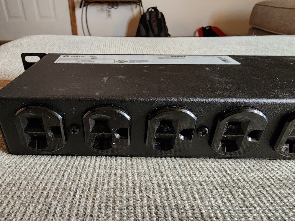VERTIV GEIST BASIC 10-OUTLET L5-20P10 HORIZONTAL RACK-MOUNTABLE 29584 Power Dist
