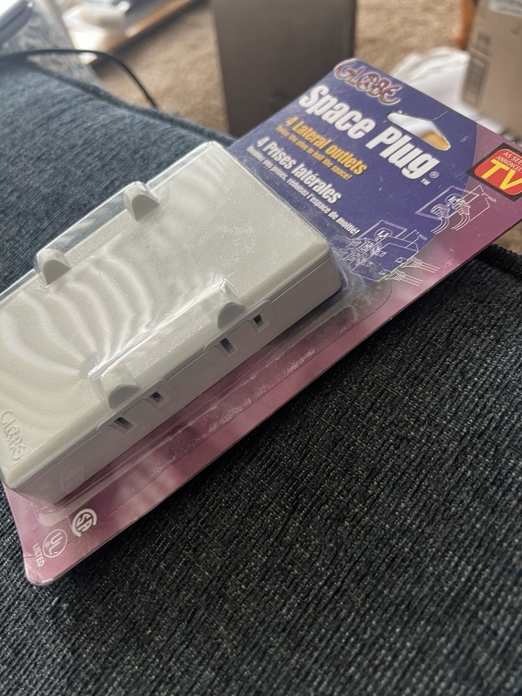 GLOBE flat space saver outlet, 2 into 4