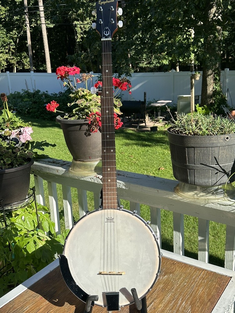 Epiphone 5 Strings Banjo - Serial # 1305133149 w/Soft Shell Case