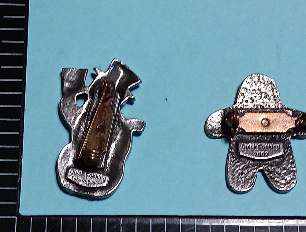 2 PCS Quick Cooking Pewter Pins Gingerbread 2002 Snowman 2000 1"