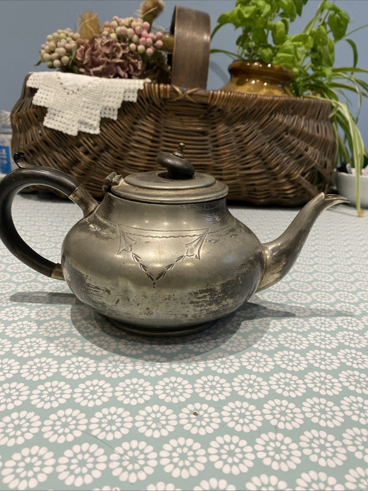 Antique Edwardian Silver-Plated Fat-Bodied Teapot Bakelite Handle  EPNS (EBR)