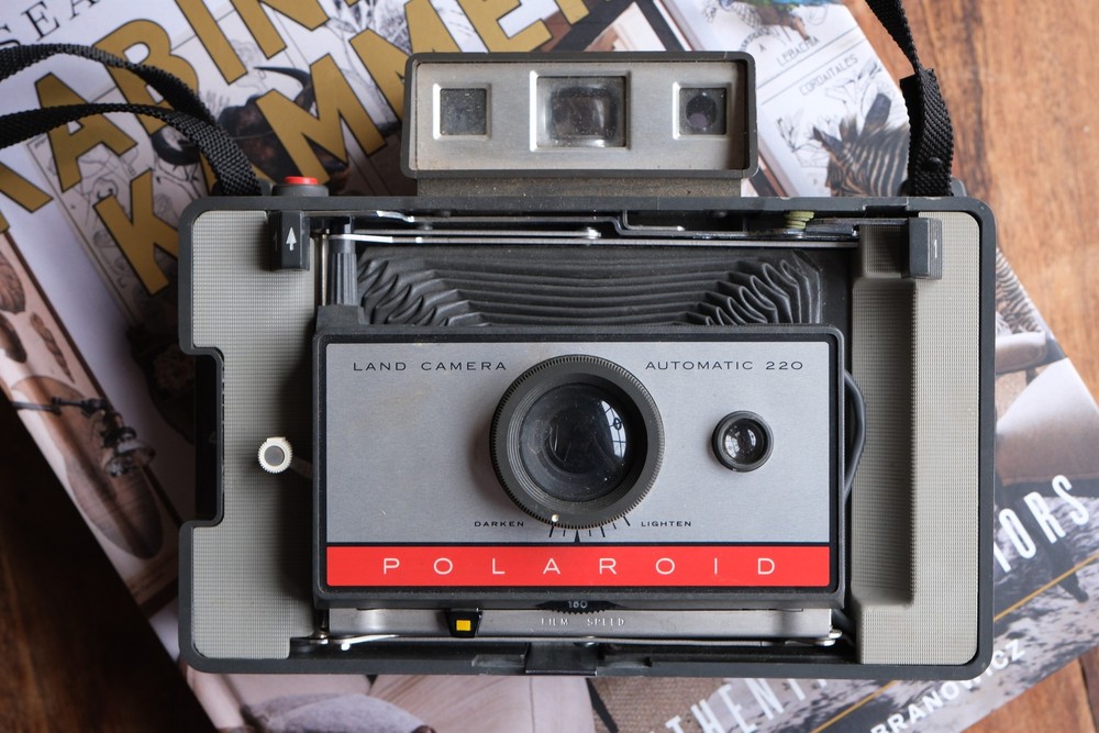 Polaroid Automatic 220 Land Camera