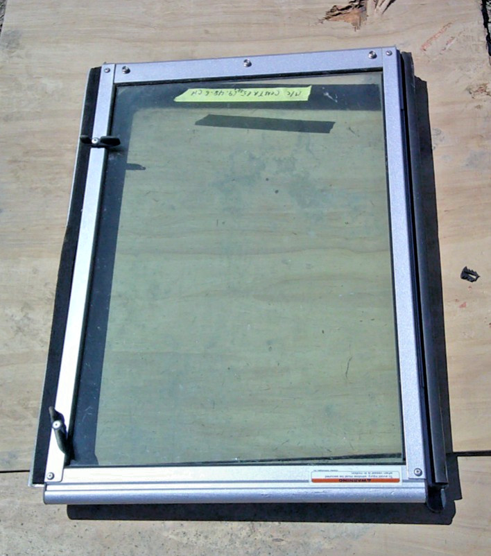 Mastercraft X14 Ski Boat Centre Walk Through Window Windshield.