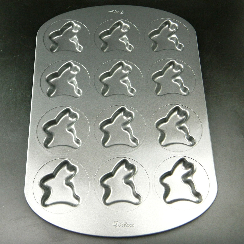 12 Bunny Cookie Sheet Pan Wilton Easter Rabbit Mold Non-stick surface
