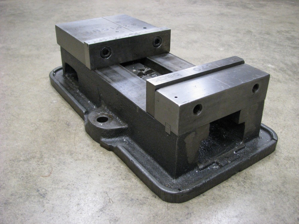 Kurt Type Angle Lock Mill Vise 6"