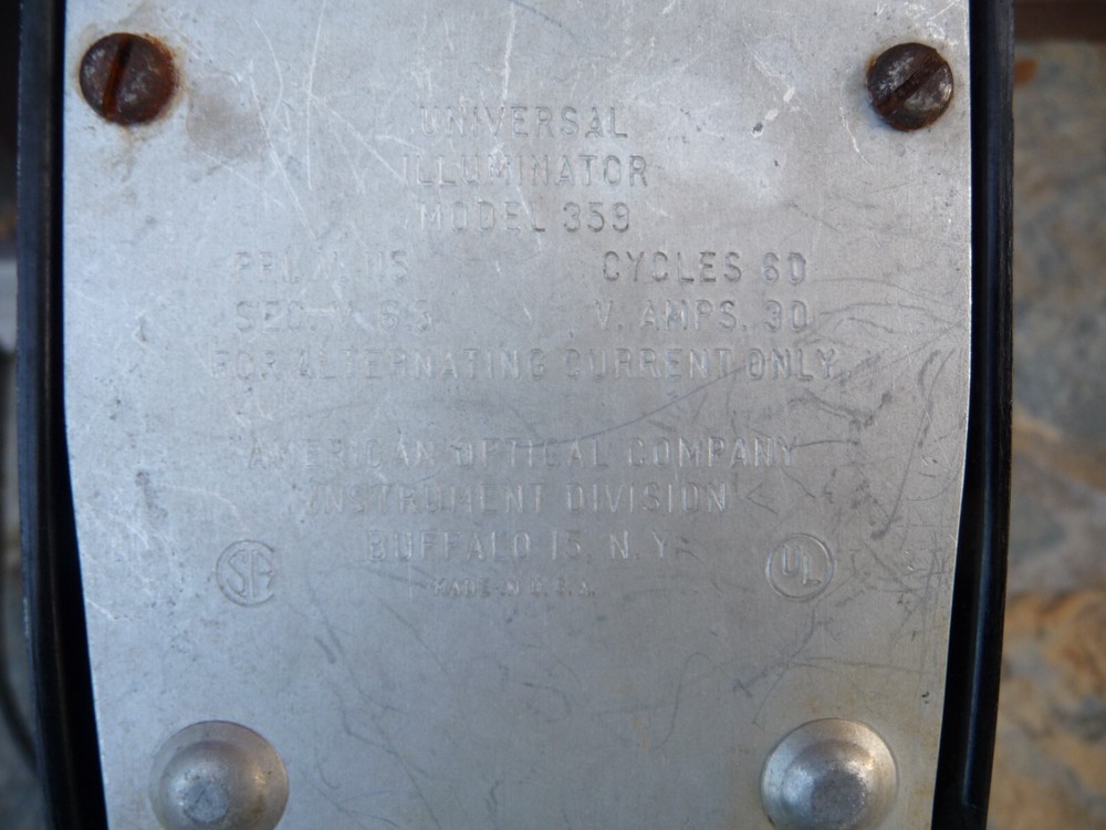 AMERICAN OPTICAL UNIVERSAL ILLUMINATOR LIGHT SOURCE MODEL #359 WORKS
