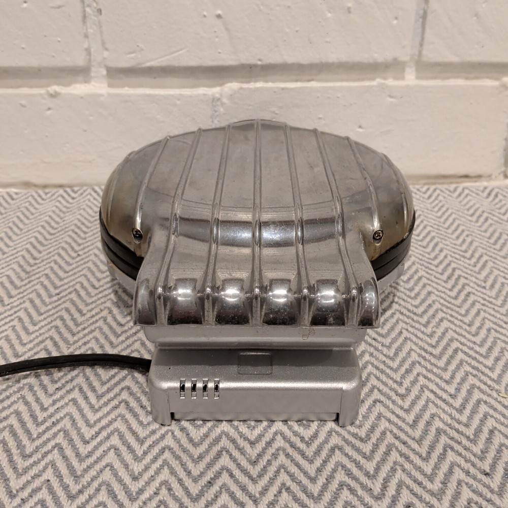 VillaWare Model 2004 Uno Classic Round Chrome Thin Waffler Maker