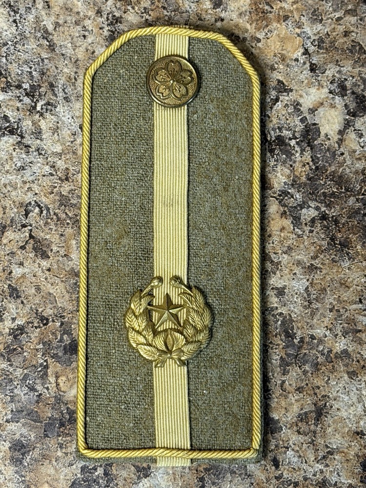 SINGLE JAPANESE WW ll SHOULDER BOARD
