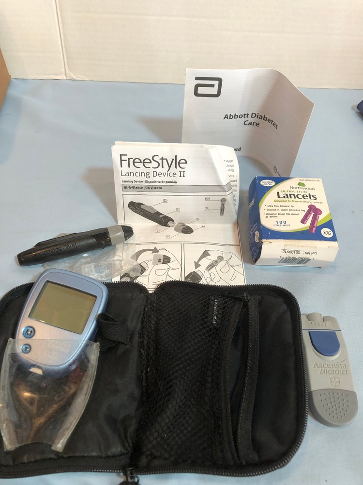 UNTESTED Freestyle Lancing Device II w Lancets Diabetic Testing with Case #F23