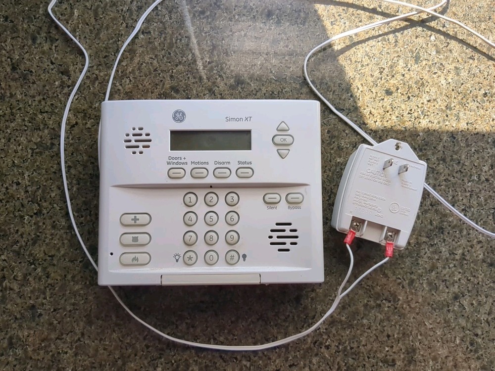 GE Simon XT Security System Vtg Panel Only Used