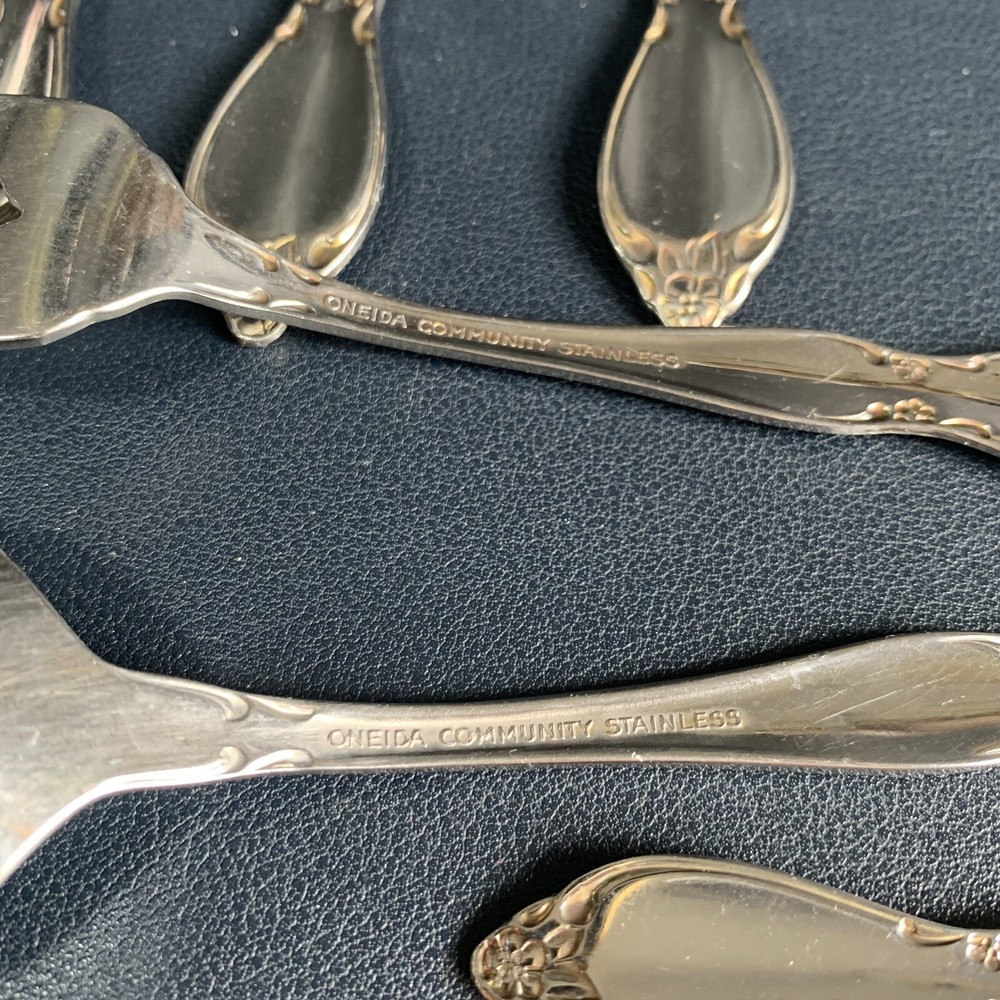 Oneida Community Chatelaine Stainless 3 Place Set (12 Total Pieces).