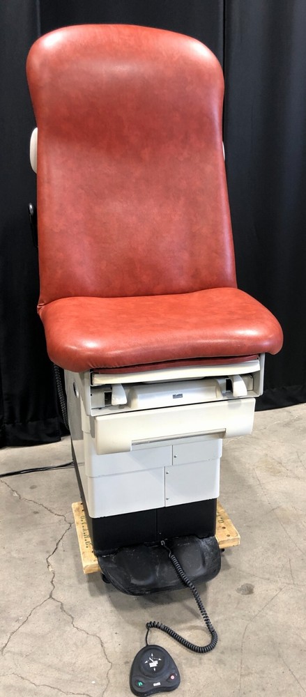 Midmark 623-007 Barrier Free Power Exam Table with Footswitch & Hand Controller