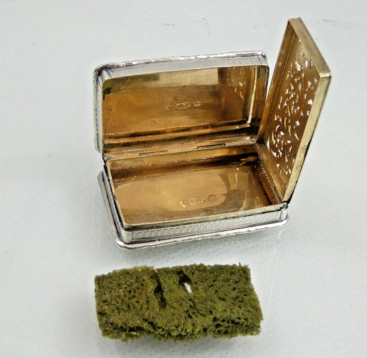 RARE 1810 ENGLISH GEORGIAN STERLING SILVER CASTLE TOP VINAIGRETTE ARCHITECTURAL