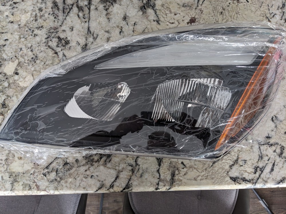NEW Freightliner Cascadia LED Headlight driver side 2017 NEEDS Signal Module****