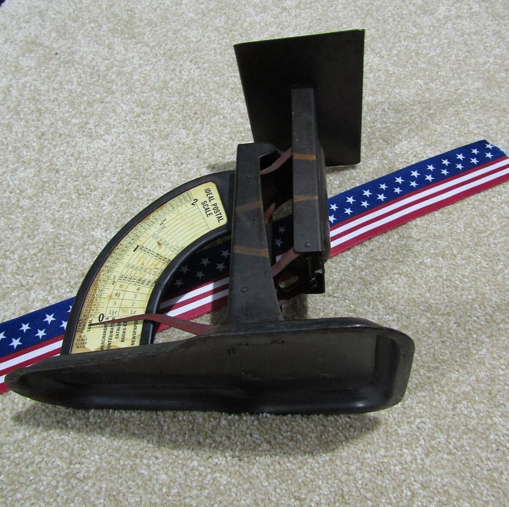 VINTAGE IDEAL POSTAL SCALE