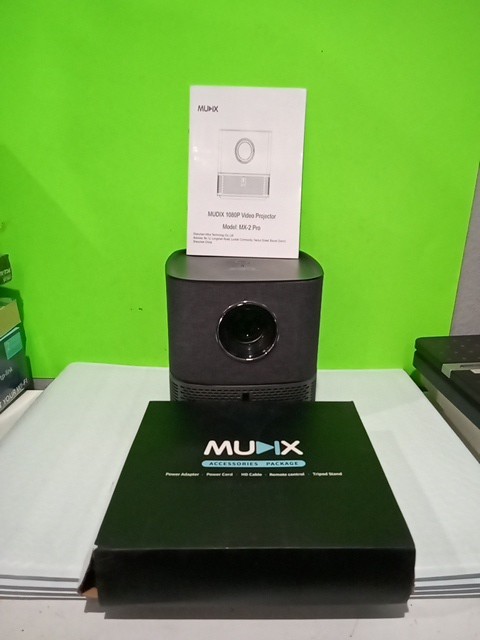 Mudix 1080P Video Projector Good Condition