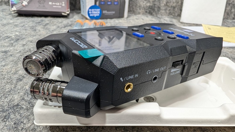 Zoom H4essential Handy Recorder 32-Bit Float 4-Track Handheld Digital Bundle