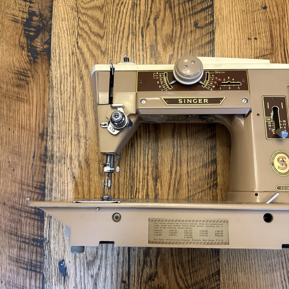 VTG SINGER 401A Sewing Machine No Peddle.