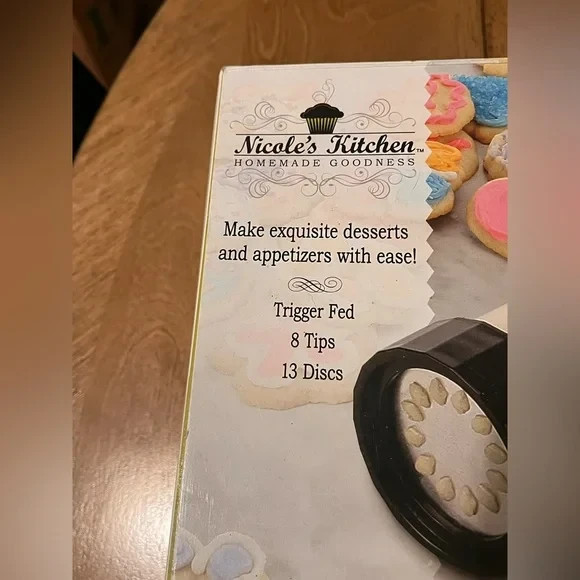 NIB Nicole’s Kitchen Cookie Press & Dessert Decorator