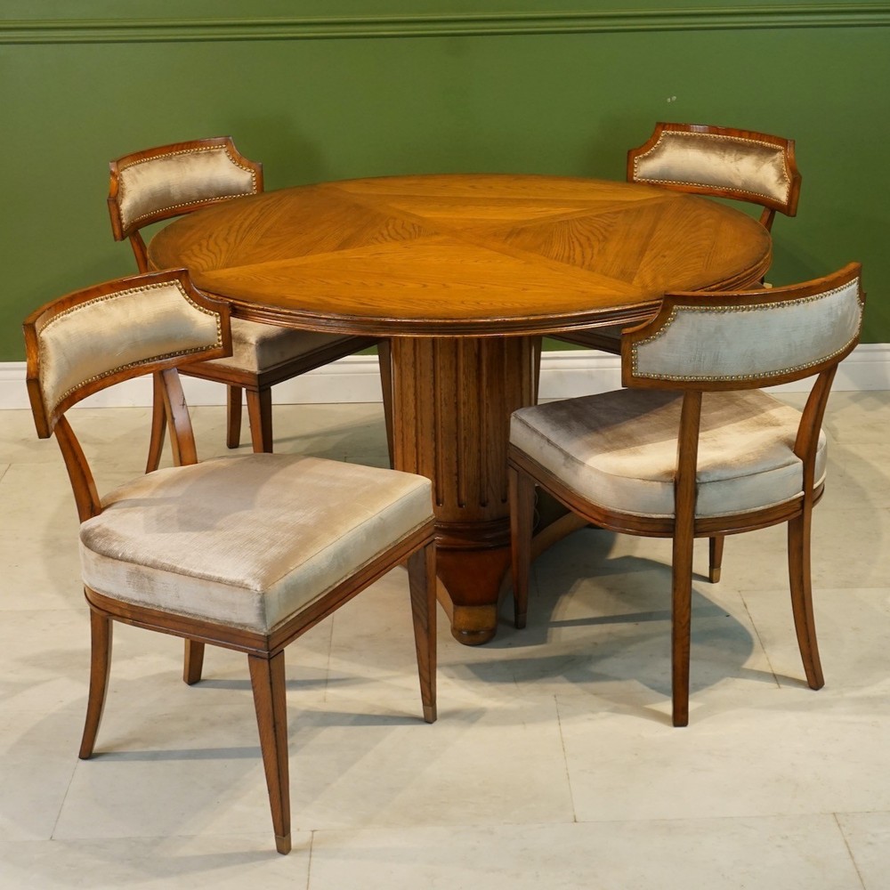 Beautiful 54" Round transitional Oak pedestal dining Kitchen table
