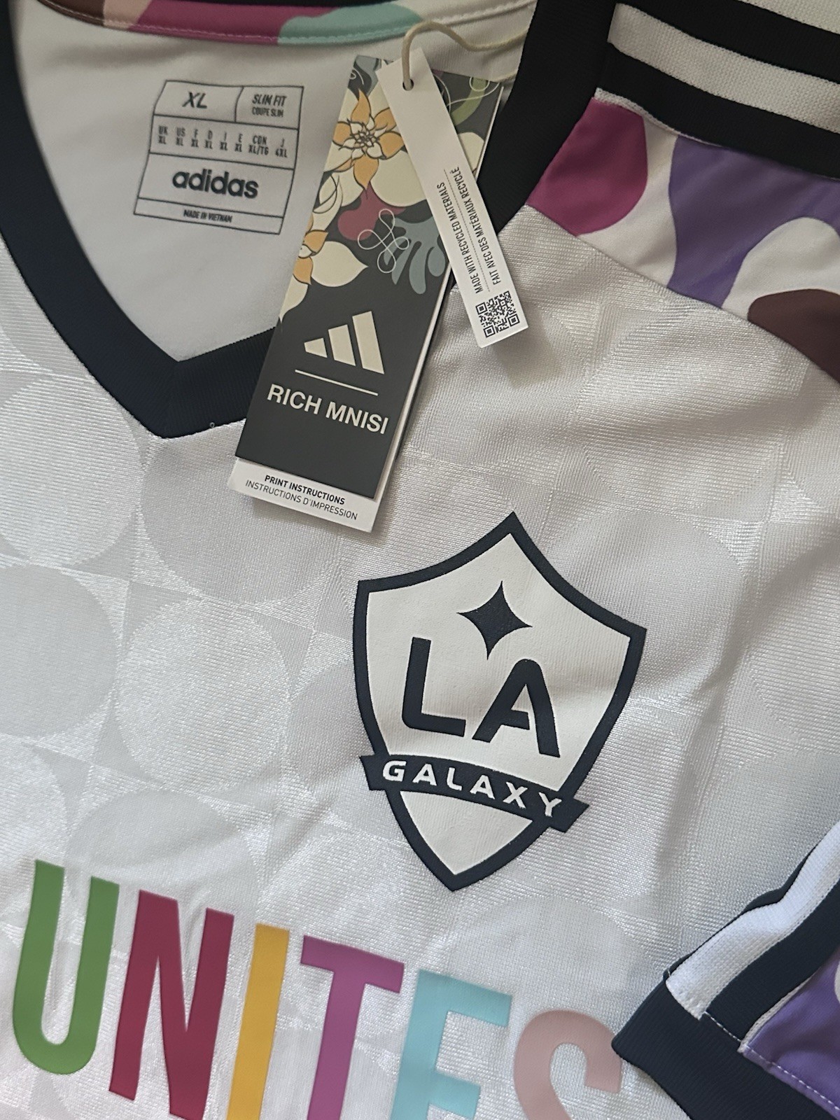 Los Angeles Galaxy Special Edition Love Unites Soccer Jersey Size XL