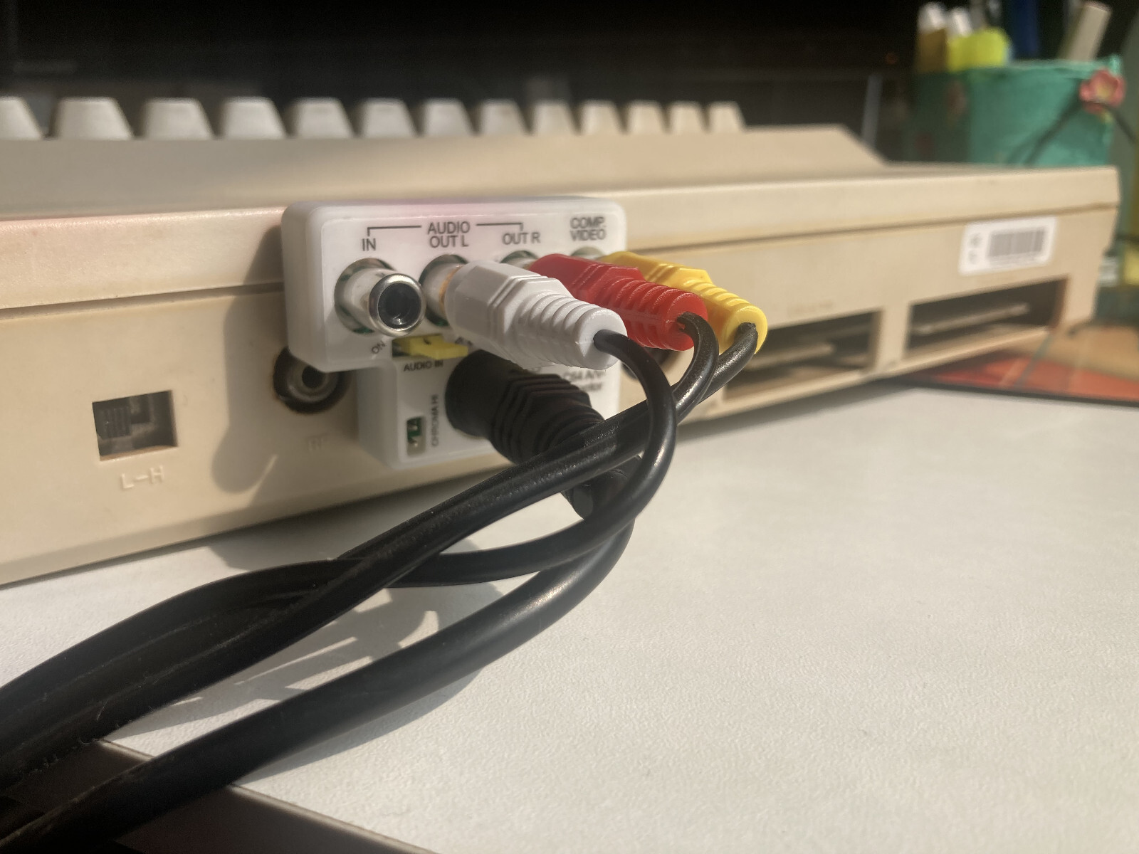 Commodore 64/128 AV Adaptor - S-Video Composite 2ch Audio L/R