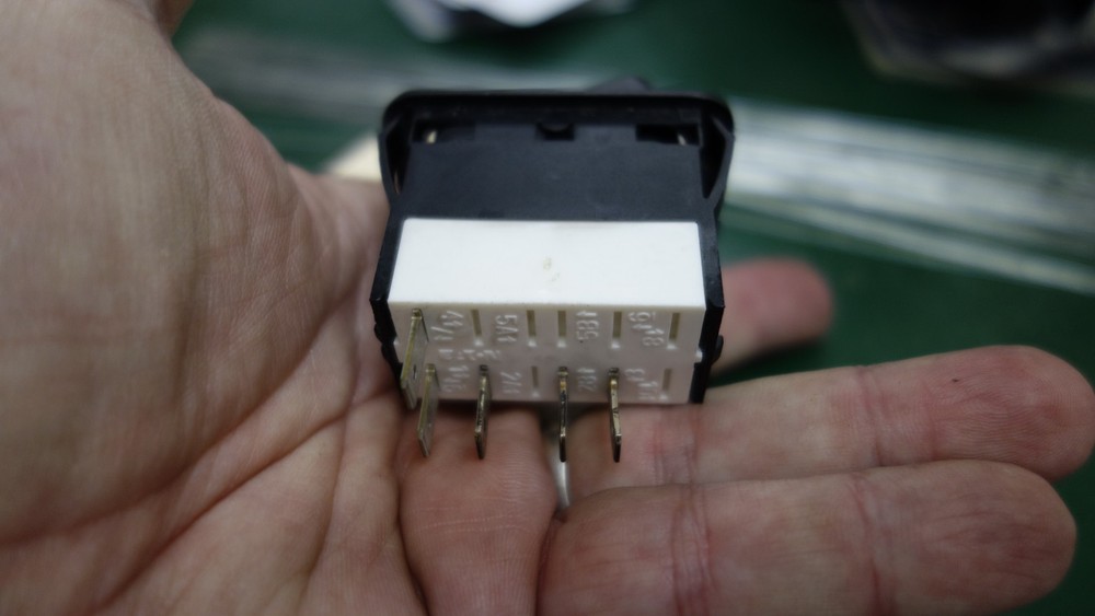 Peterbilt P27-1157-101 Dome Light Switch