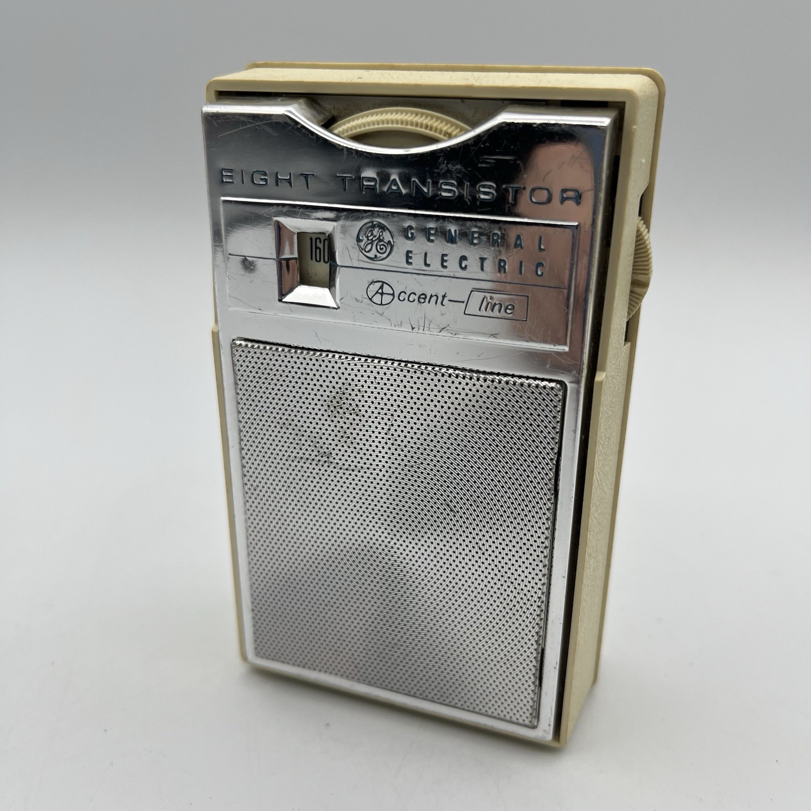General Electric Accent Line 8 Transistor Radio - Cream - Works - READ BELOW