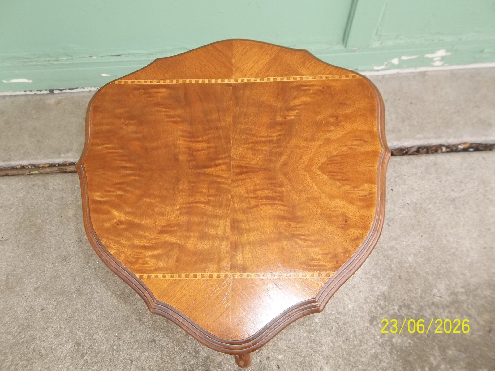 Vintage Bensinger's Outfitting Company Carved Walnut Accent Table Plant Stand