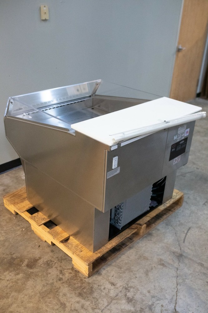 Federal SQ-3CDSS Refrigerated Self Serve Case - New - Open Box