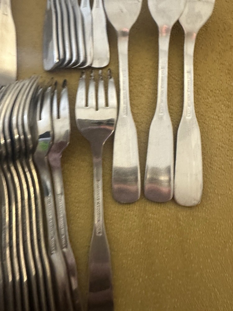 Washington Forge WF Rainier Stainless Flatware - 38 pcs.