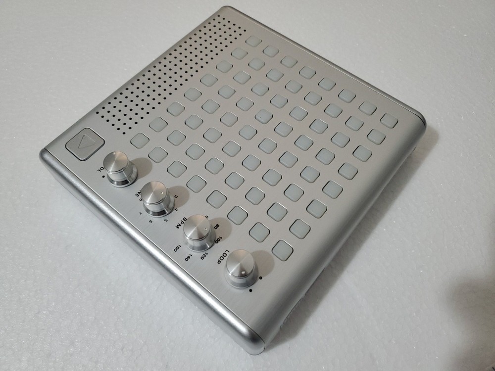 Thinkgeek Bliptronic 5000 Matrix Synthesizer Techno Beat Rhythm Audio Machine