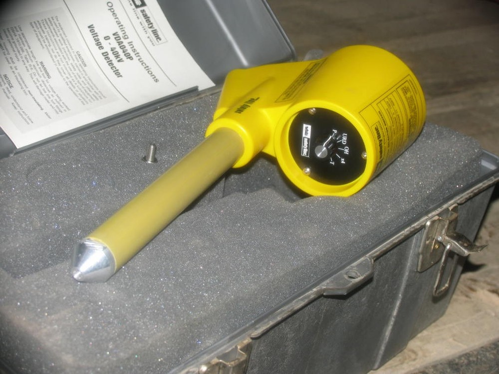 White Line Voltage Detector w/ Case 0-40kV VDA040P